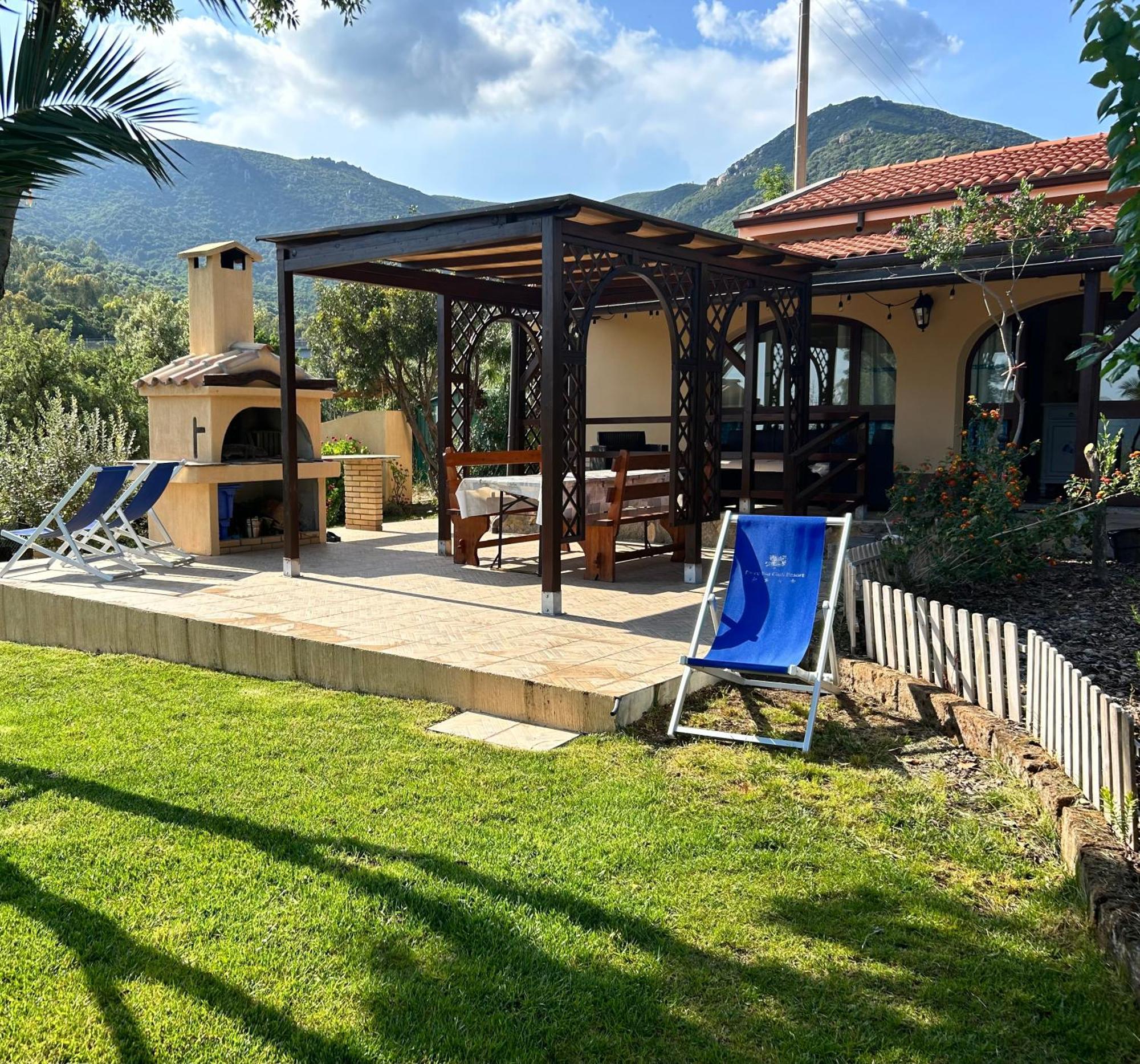 Villa Sureu Castiadas Exterior foto